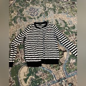 Lord and Taylor sweater small used great condition